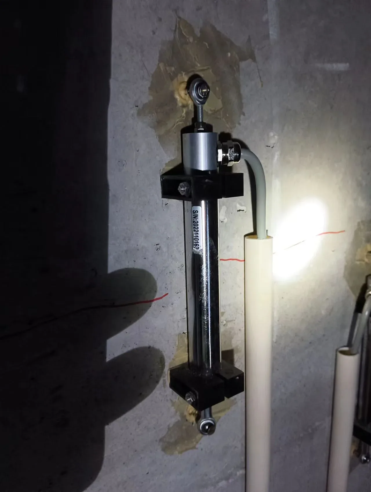 LVDT裂缝计在桥梁、隧道、建筑、混凝土路面等土木工程项目中,用于裂缝深度、宽度、开合度的在线监测