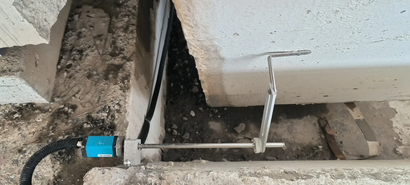 桥梁裂缝位移计在桥梁监测中的重要作用性